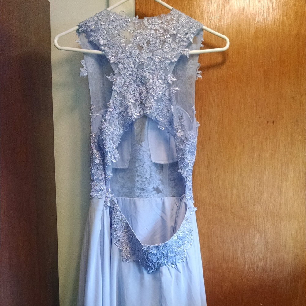 PROM/BALL GOWN - Picture 3 of 4